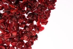 Raisins – nutritious dried grapes in a bowl
